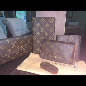 Louis Vuitton Wallet Set!